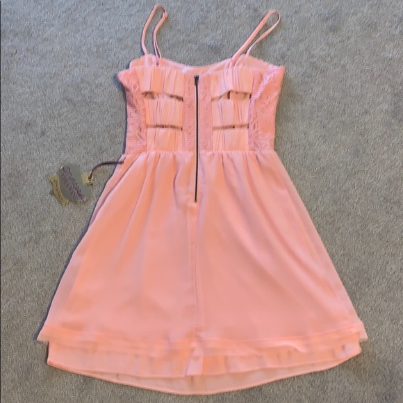 π₯Adorable Vera Wang Pink Dress with Open Backπ - Picture 6 of 9